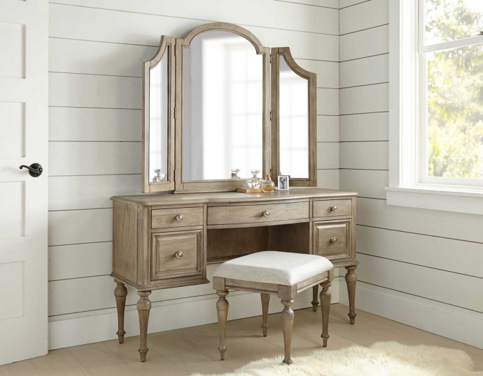 HIGHLAND PARK VANITY SET
